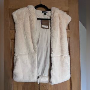 NWT Patagonia Cream Faux Fur Vest